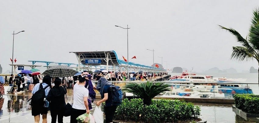 Du lịch Quảng Ninh đã có một kỳ nghỉ lễ 30/4 – 1/5 bùng nổ khi đón hơn 1 triệu lượt khách.
