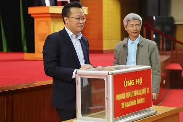 Bí thư Tỉnh ủy Hưng Yên Nguyễn Hữu Nghĩa tham gia ủng hộ tại Lễ phát động.