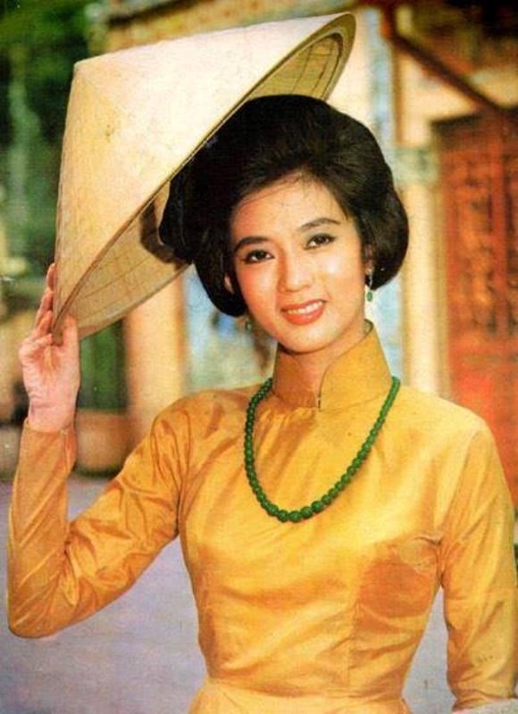 Thập niên 1960-1970, không một người dân Sài Gòn nào không biết đến tên tuổi của Thanh Nga bởi nhan sắc và tài năng nổi trội.