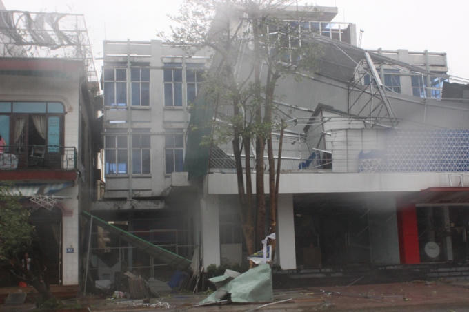 Những th&ocirc;ng tin mới nhất về b&atilde;o số 10: Th&aacute;p truyền h&igrave;nh Thị x&atilde; Kỳ Anh, H&agrave; Tĩnh đ&atilde; đổ sập