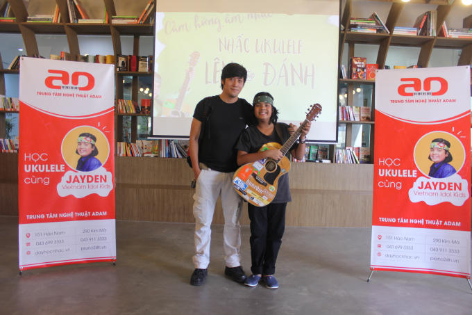 Giám đốc Trung tâm Nghệ thuật Adam Vũ Ngọc Đảm (bên trái).