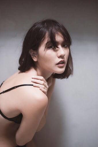 Hải Tú bất ngờ bị &amp;quot;đào lại&amp;quot; ảnh quá khứ nóng bỏng giữa ồn ào với Sơn Tùng - Ảnh 7.