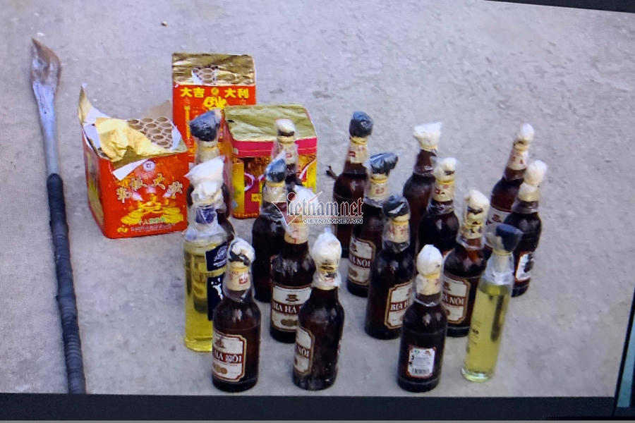 Bom xăng thu được của các đối tượng chống đối 