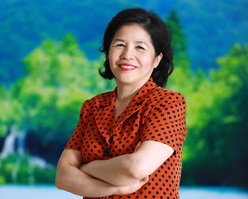 Tổng giám đốc Công ty Cổ phần Sữa Việt Nam (Vinamilk) Mai Kiều Liên là người đã dẫn dắt Vinamilk hơn 40 năm qua, đưa công ty trở thành trường hợp thành công điển hình nhất của khối doanh nghiệp Nhà nước trong thời kỳ đổi mới. Ngày 18/10/2018, bà được tạp chí Forbes Việt Nam vinh danh giải thưởng "Thành tựu trọn đời" cho người phụ nữ Việt Nam nổi bật có những thành tích và đóng góp đã được chứng minh và ảnh hưởng lớn tới một lĩnh vực, xã hội hay quốc gia. ảnh 12