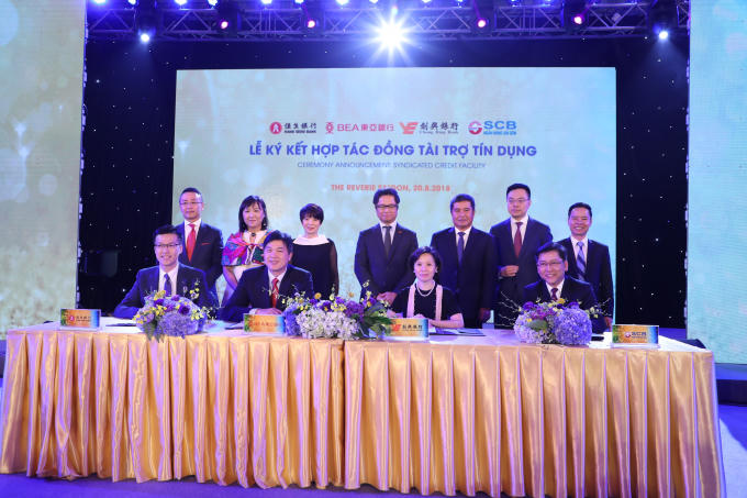 Đại diện SCB và 3 ngân hàng cùng ký thỏa thuận hợp tác đồng tài trợ tín dụng.