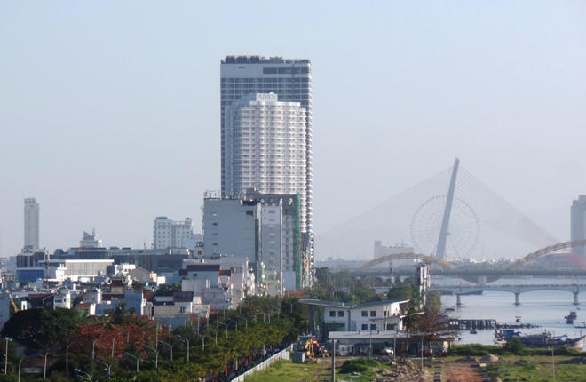 Khu căn hộ Azura cạnh cầu quay Sông Hàn cho phép người nước ngoài sở hữu nhà ở. ẢNH: HOÀNG SƠN.