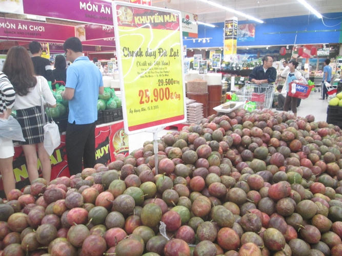 Hà Nội: Choáng với giá hoa quả