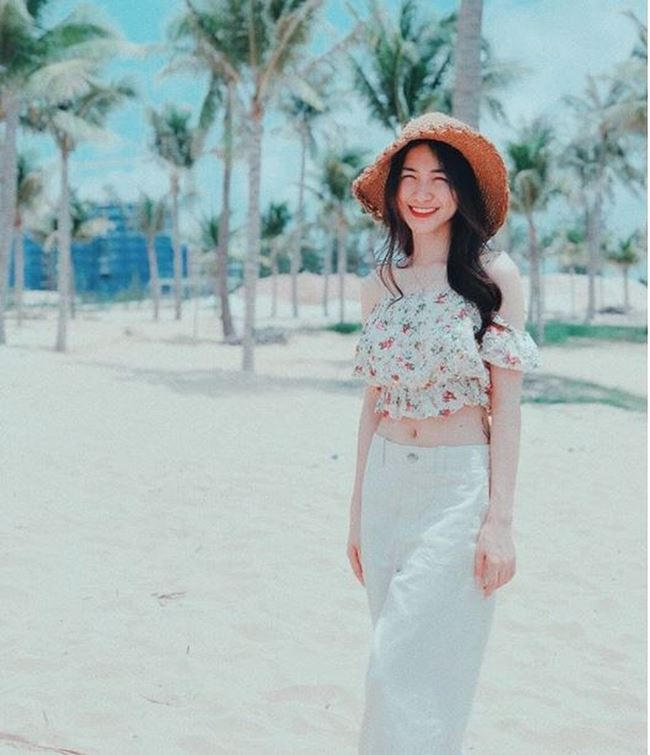 Tuy nhiên, hơn ai hết, Hòa Minzy hiểu được bản thân mình giảm cân và duy trì ở mức độ nào để đẹp nhất mà vẫn tràn đầy sức sống. Thời điểm cân nặng cao nhất của cô là 52kg và số cân nặng hiện tại là 42kg. Câu hỏi được đặt ra, Hòa Minzy đã làm gì để cân nặng giảm nhiều tới vậy?