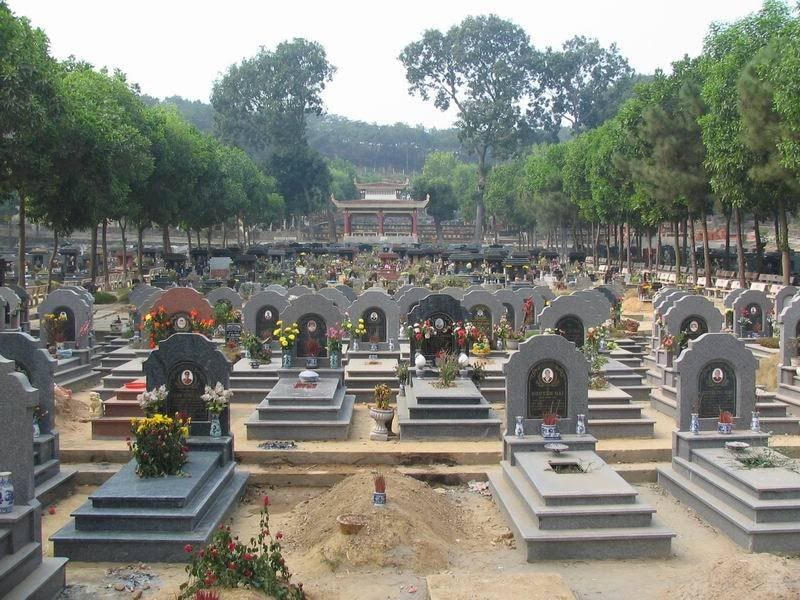 Chính quyền xã cũng được phân cấp quản lý nghĩa trang và nhà tang lễ trong địa bàn.