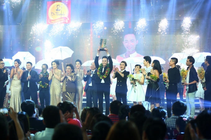 Chàng hotboy Anh Tú trở thành quán quân Cười xuyên Việt 2016.