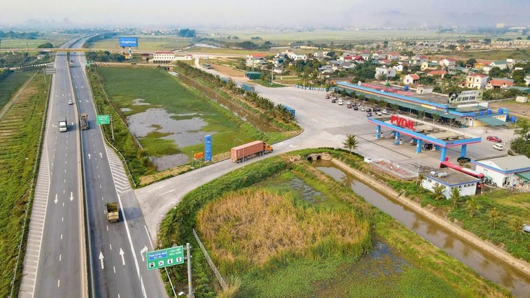 Trạm dừng nghỉ trên tuyến Cao Bồ-Mai Sơn.