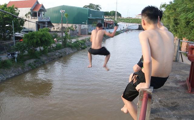 mvi-098900003724-still-003-nhay-cau-1562598989183