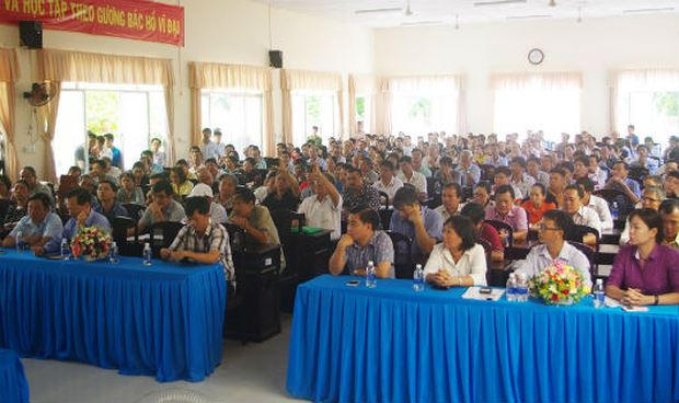 Hàng trăm hộ dân kiên quyết đấu tranh giành quyền lợi chính đáng của mình.