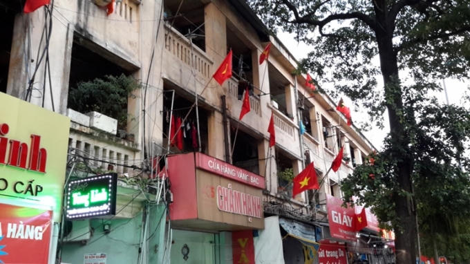 Cận cảnh khu 3 tầng của các cán bộ ngành than cũ bị chính quyền cưỡng chế bằng phương thức cắt điện, nước sinh hoạt của hơn 200 hộ dân.