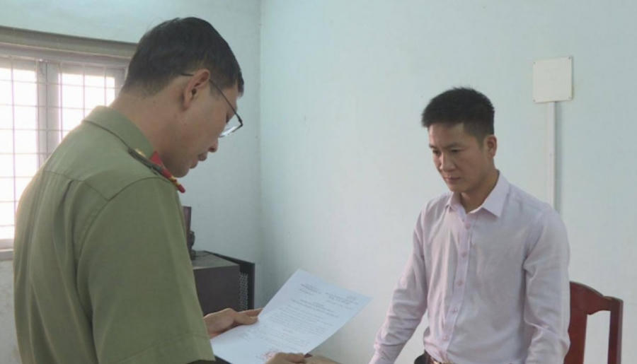 Đối tượng Trần Tiến Dũng tại cơ quan công an. (Ảnh: N.H)