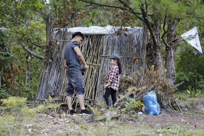 Tối nay mình ngủ ở đây hả bố???