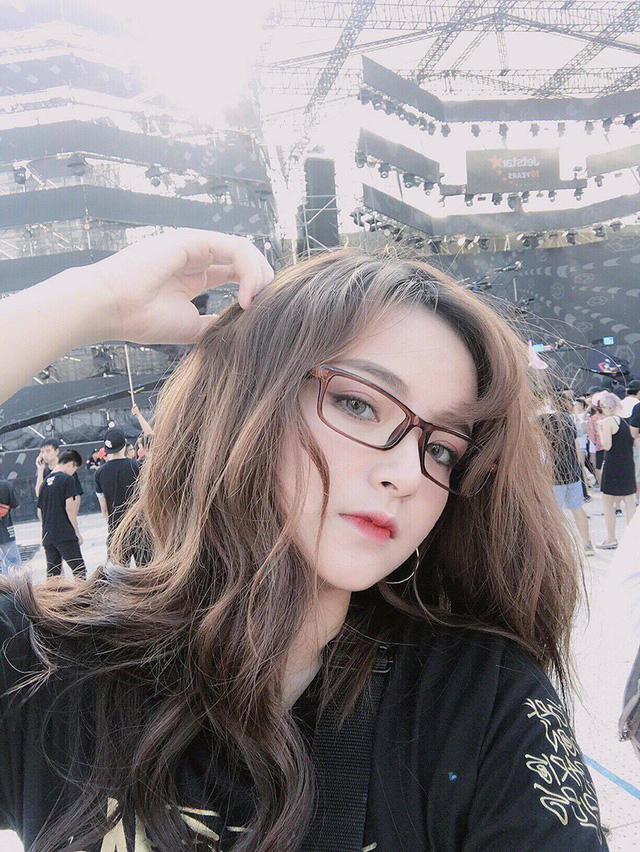 Nhưng Linh cho biết cô là con gái "thuần Việt 100%".