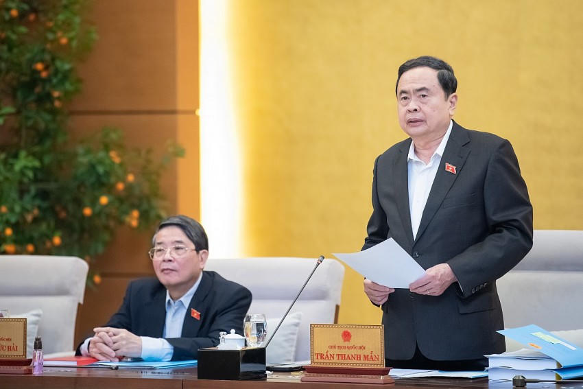 Chủ tịch Quốc hội Trần Thanh Mẫn vừa ký ban hành 11 Nghị quyết của Ủy ban Thường vụ Quốc hội khóa XV. Ảnh: quochoi.vn