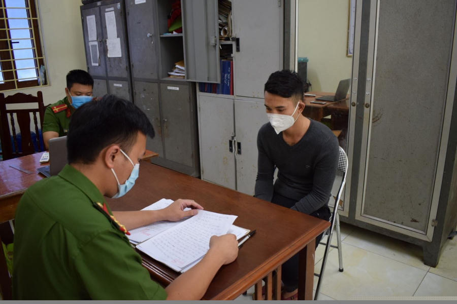 Đối tượng tại cơ quan công an