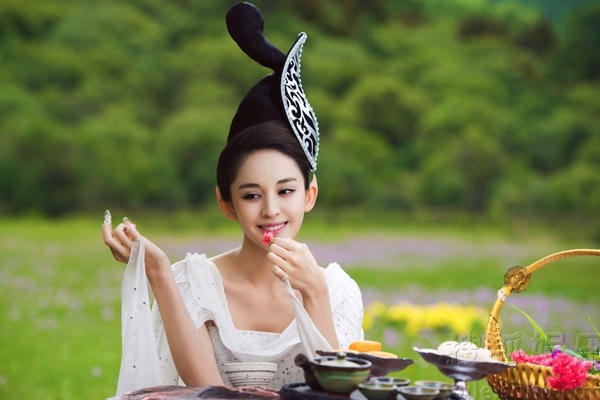 Cổ Lực Na Trát xinh đẹp trong Thanh khâu hồ truyền thuyết.