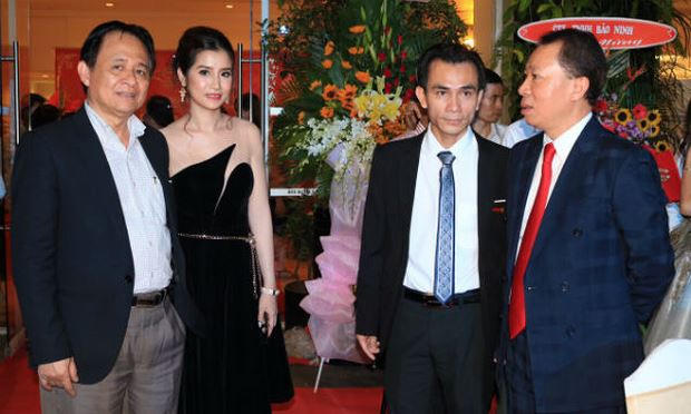 Tổng Biên tập, TS. Đào Văn Hội và Phó Tổng Biên tập Thường trực Đặng Ngọc Luyến cùng các khách mời tại Lễ kỷ niệm.