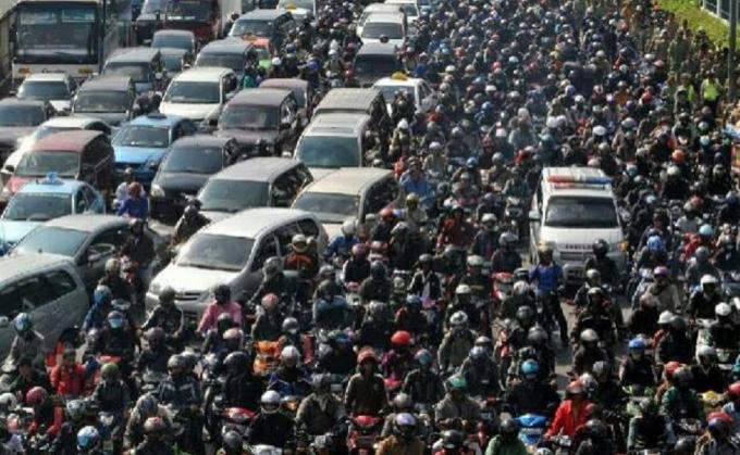 Các phương tiện tham gia giao thông phải bị mắc kẹt gần 1 ngày do tắc đường ở Indonesia. (Ảnh: Asian Correspondent)