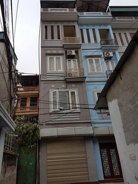 Nhà 4 tầng đẹp, thiết bị hiện đại, sang trọng và cao cấp, sổ đỏ chính chủ,có một tầng chống nóng nên rất mát mẻ vào mùa hè.