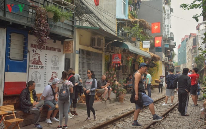 Dù vậy, lượng khách đổ về đây nhằm tìm cảm giác mạnh ngày càng nhiều, đặc biệt là các bạn trẻ và du khách nước ngoài.