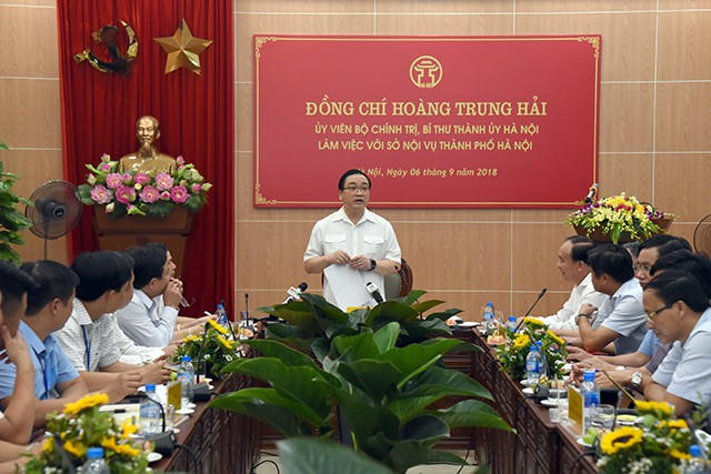 Bí thư Thành ủy Hà Nội Hoàng Trung Hải cho biết, sẽ giao quyền tự chủ cho TP quyết định mức tiền lương.