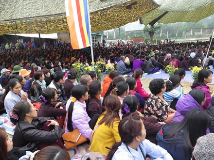 Sau đó là khai đàn Lễ hội Đại Bảo Tháp Tây Thiên kỷ niệm Ngày vía Đức Phật Quan Âm. Quán đỉnh cộng đồng cầu nguyện hòa bình thế giới, quốc thái dân an Đại Mạn Đà La Bản Tôn Quan Âm Thiên Thủ.