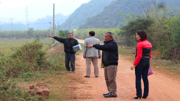 Người dân phản đối việc xây dựng Nhà máy gạch Tuynel trên địa bàn xóm Trường Sơn.