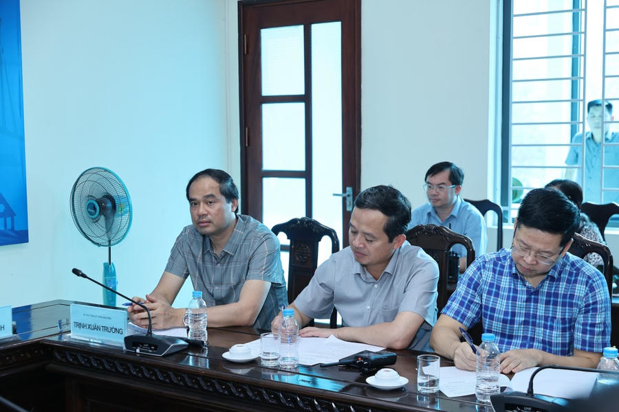 Thủ tướng giao tỉnh Thái Nguyên xây dựng dự án đầu tư đường và đê hai bên sông Cầu (mỗi bên dài khoảng 17 km), triển khai nhanh nhất có thể trong tình trạng khẩn cấp - Ảnh: VGP/Nhật Bắc.