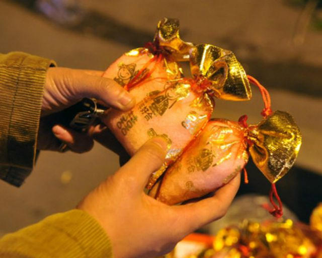 Từ xa xưa, người Việt đ&atilde; c&oacute; phong tục đầu năm mua muối.