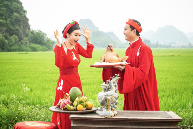 &ldquo;Trai trẻ&rdquo; Tiến Lộc &lsquo;&rdquo;d&acirc;ng&rdquo; thủ lợn đ&ograve;i&hellip; cưới Phạm Phương Thảo giữa c&aacute;nh đồng