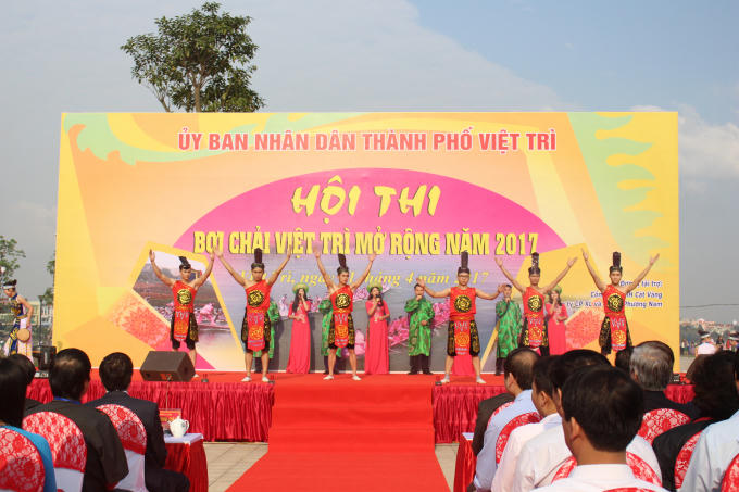 Sáng 1/4, Hội thi bơi chải mở rộng 2017 được tổ chức tại Công viên Văn Lang mở đầu cho chuỗi sự kiện trong dịp Giỗ Tổ Hùng Vương 2017.