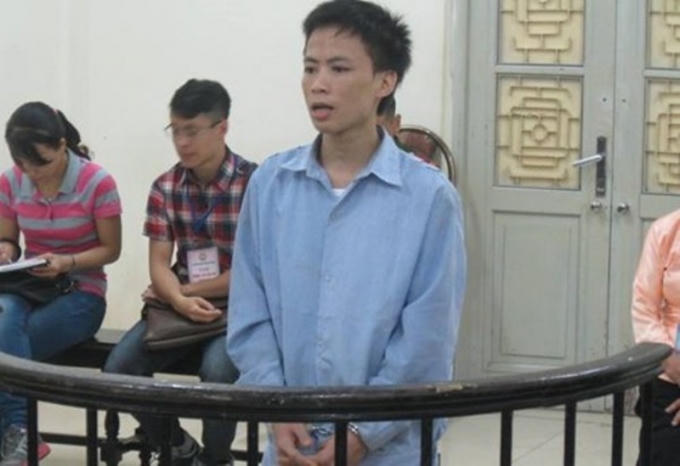 Dũng trước vành móng ngựa trong phiên tòa