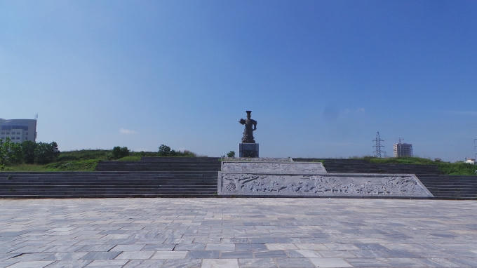 Toàn cảnh quảng trường Đinh Tiên Hoàng (TP Ninh Bình - tỉnh Ninh Bình)