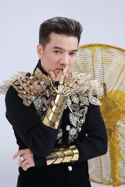 Đàm Vĩnh Hưng là thợ cắt tóc trước khi trở thành "Ông hoàng nhạc Việt" như bây giờ. Ảnh: internet.