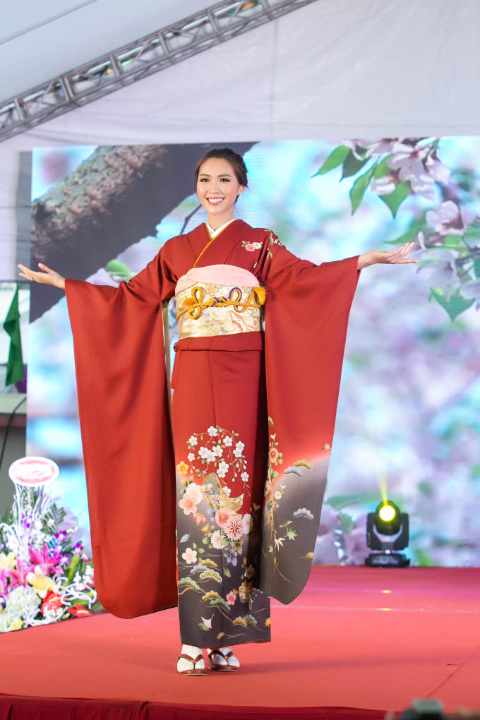 Phạm Hương, Tường Linh thân thiết cùng tham gia Lễ hội giao lưu văn hóa Việt Nhật