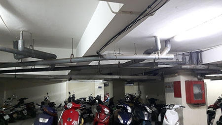 Tầng hầm để xe chằng chịt các đường ống