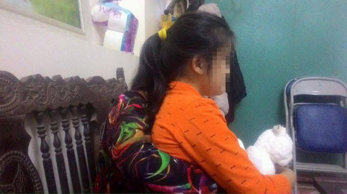 Cháu N.P.B.C chưa hết hoảng loạn.