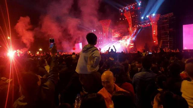 Tưng bừng kh&ocirc;ng khí đón chào năm mới 2017