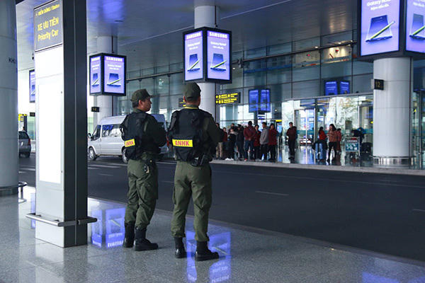 An ninh cả trong và ngoài sân bay Nội Bài được triển khai ở mức cao nhất. (Ảnh VNN)