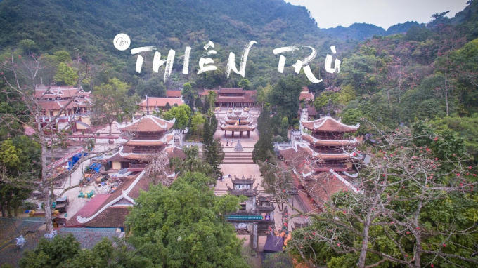 Quang cảnh chùa Hương nhìn từ trên cao - Ảnh internet