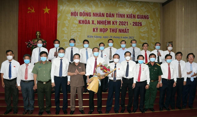 Phê chuẩn nhân sự 6 tỉnh