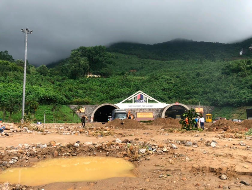 Cảnh tượng tan hoang sau trận mưa.
