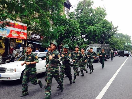 Lực lượng quân đội được huy động tới hiện trường.