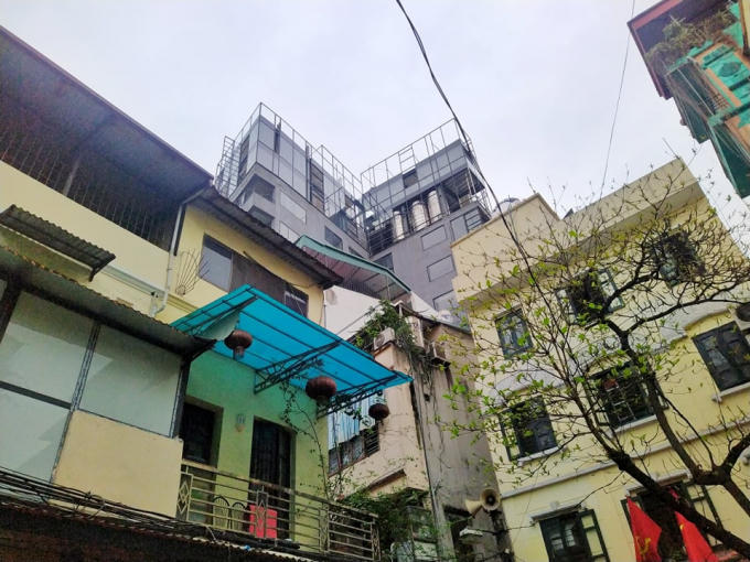 Công trình số 2-4 ngõ Trung Yên (Hàng Bạc) nằm sát ngay sau UBND phường Hàng Bạc.