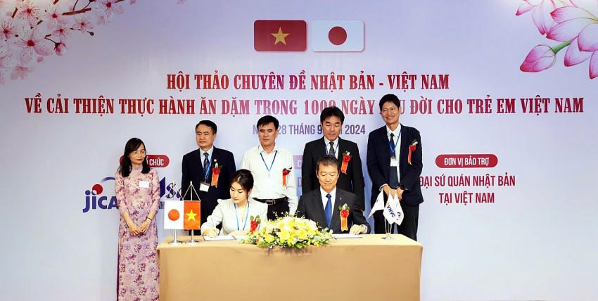 Vào tháng 9/2024, Hệ thống tiêm chủng VNVC và Asahi Group Foods, thuộc Tập đoàn Asahi (Nhật Bản) đã ký kết hợp tác chiến lược dưới sự chứng kiến của lãnh đạo Bộ Y tế, Đại sứ quán Nhật Bản tại Việt Nam và Viện Dinh dưỡng Quốc gia Việt Nam nhằm tiến tới những hợp tác chuyên sâu, toàn diện về chăm sóc dinh dưỡng cho trẻ em. Ảnh: Hệ thống tiêm chủng VNVC
