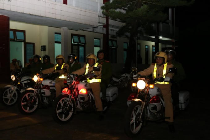 Tổ CSTT huyện Ngọc Hồi phối hợp với Phòng PC67 Kon Tum ra quân làm nhiệm vụ (Ảnh: Doanhnhan.vn/ Du Nghĩa).